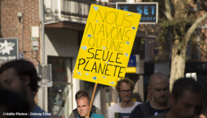 De nombreuses pancartes rythmaient la marche.